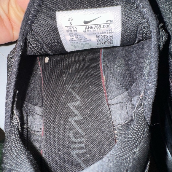 Nike Air Max 270  Black Sneakers Woman’s 8 - Picture 8 of 15